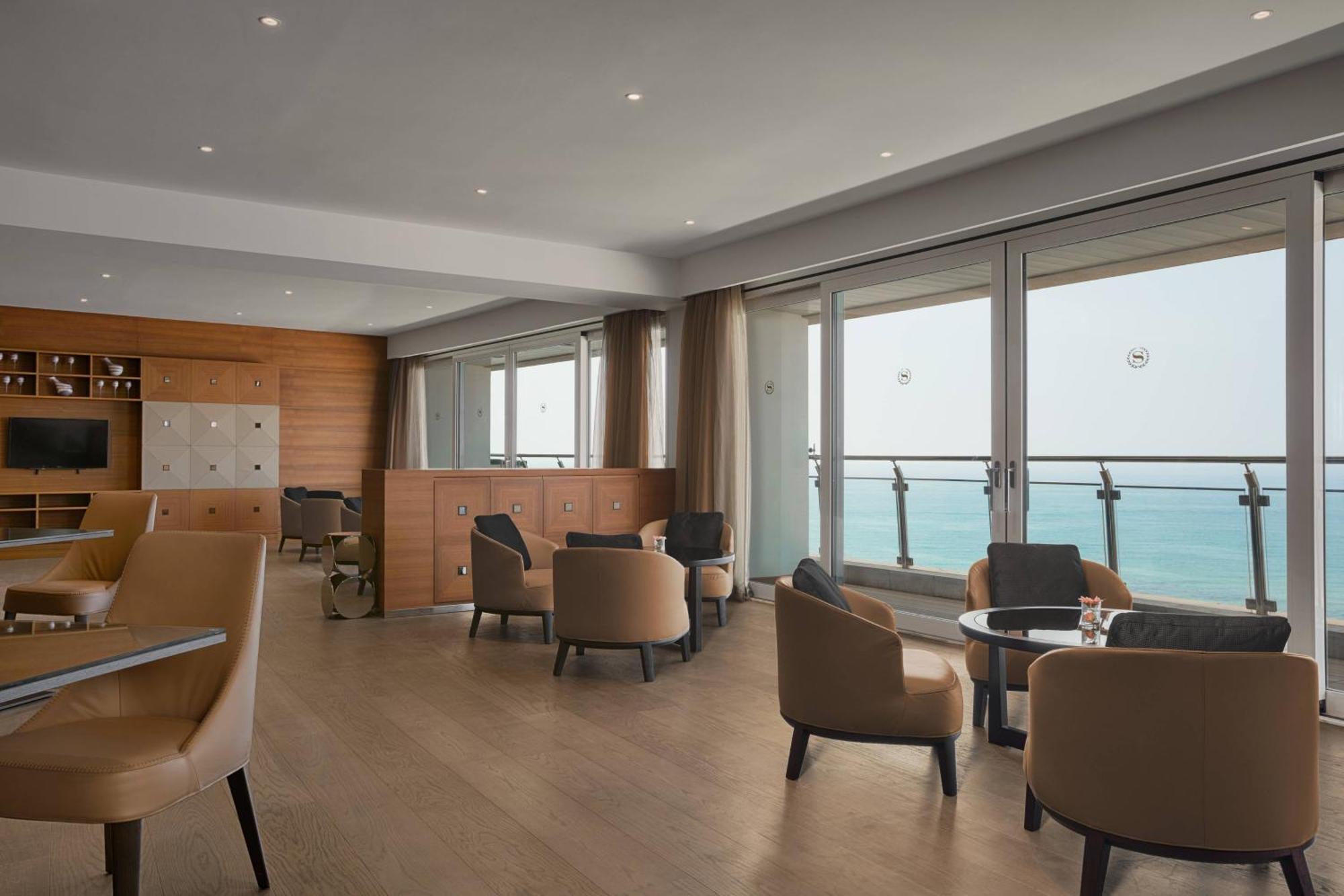Sheraton Club Des Pins Resort Bagian luar foto