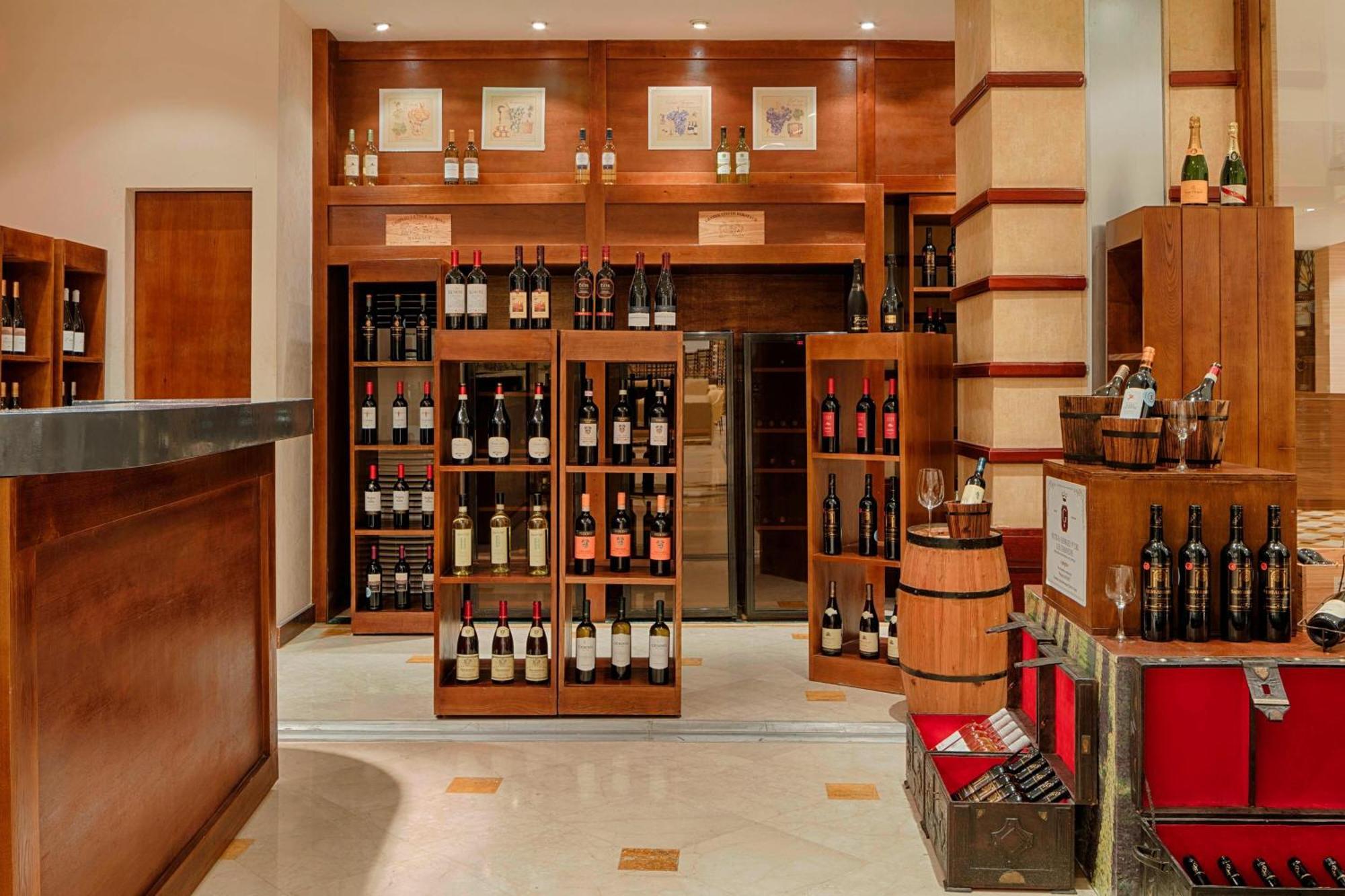 Sheraton Club Des Pins Resort Bagian luar foto