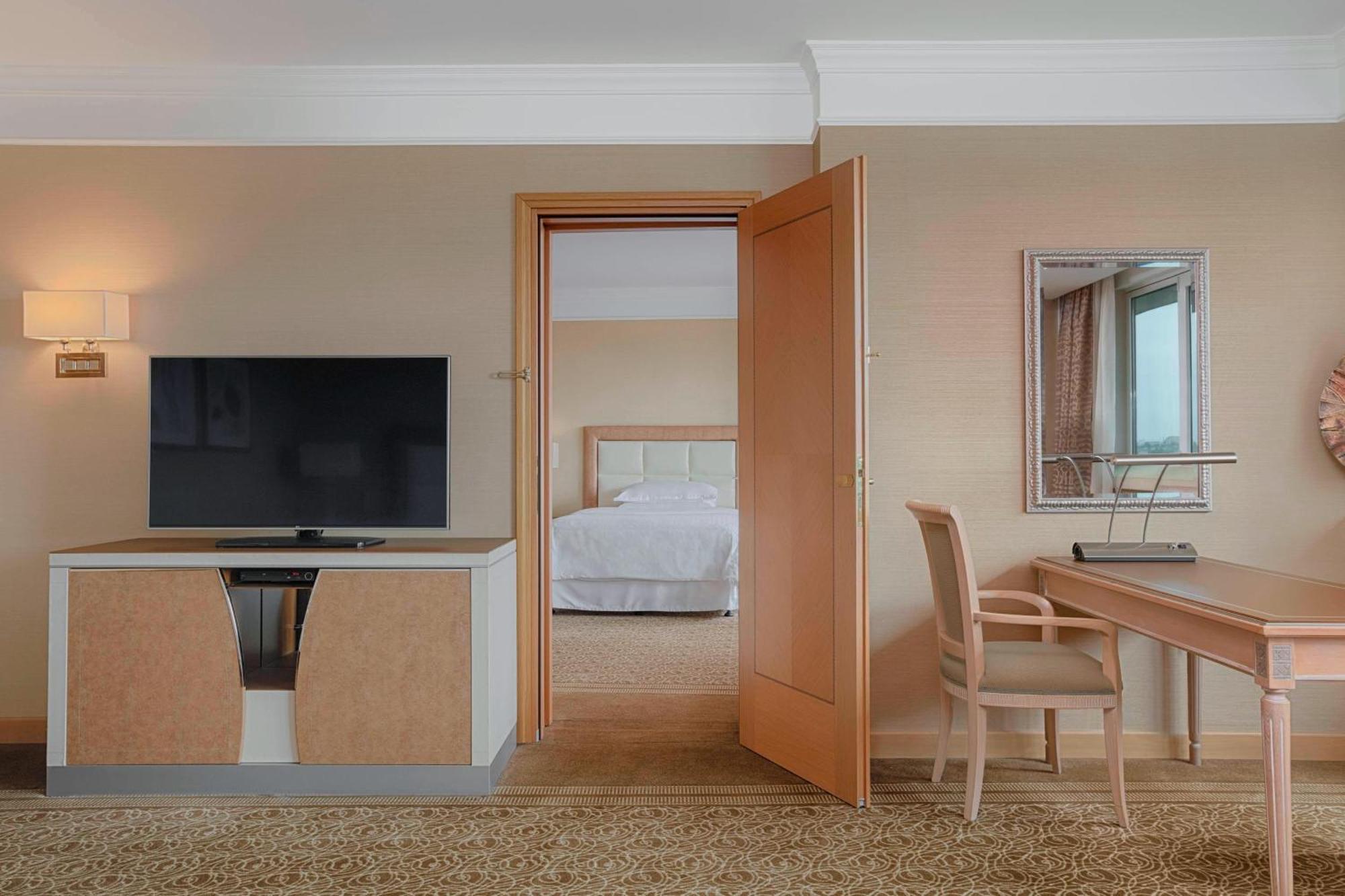 Sheraton Club Des Pins Resort Bagian luar foto