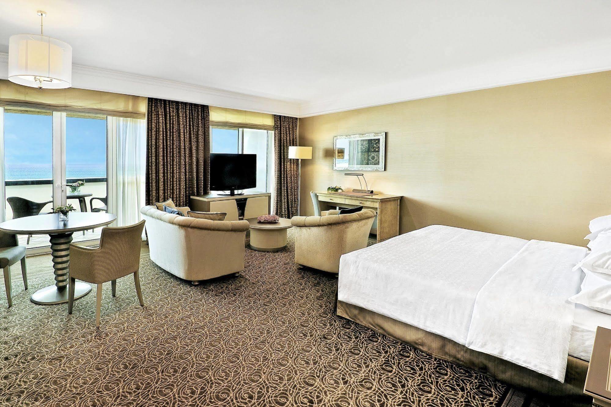 Sheraton Club Des Pins Resort Bagian luar foto